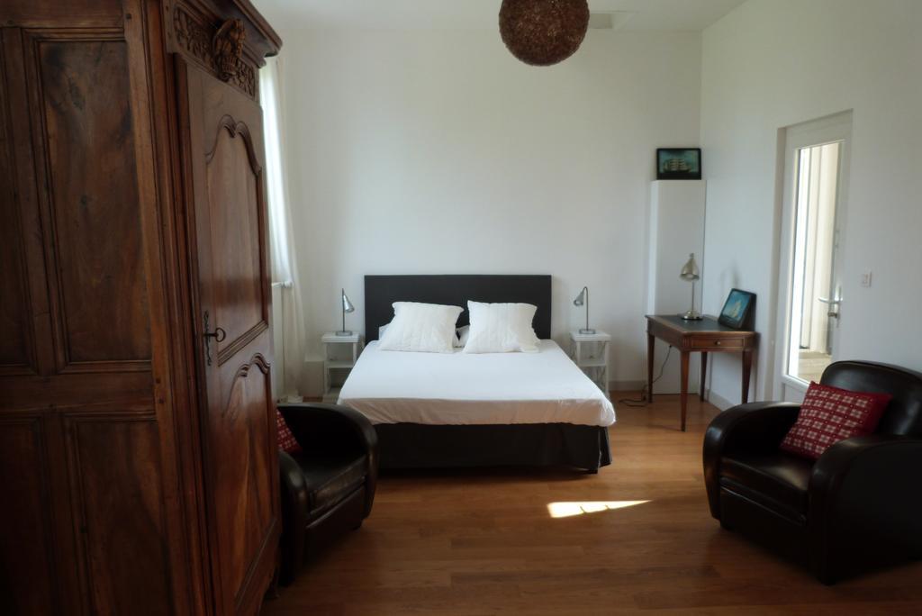 La Maison De Roussille Bed & Breakfast Francheville  Room photo